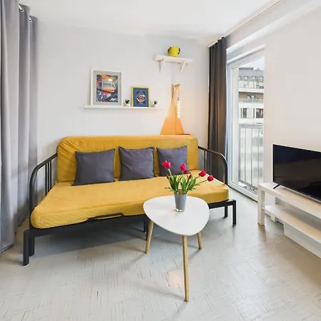 Intimate Close To Pge Narodowy By Renters Apartamento Varsovia