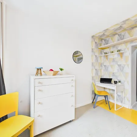 Intimate Close To Pge Narodowy By Renters Apartamento